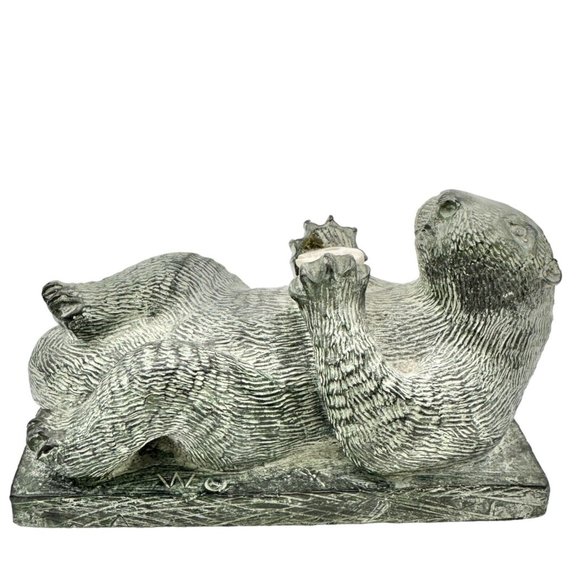 The Wolf Sculptures Soapstone Sea Otter with Shell Gray 4.5 x 2.5 x 2.5 - Picture 1 of 10